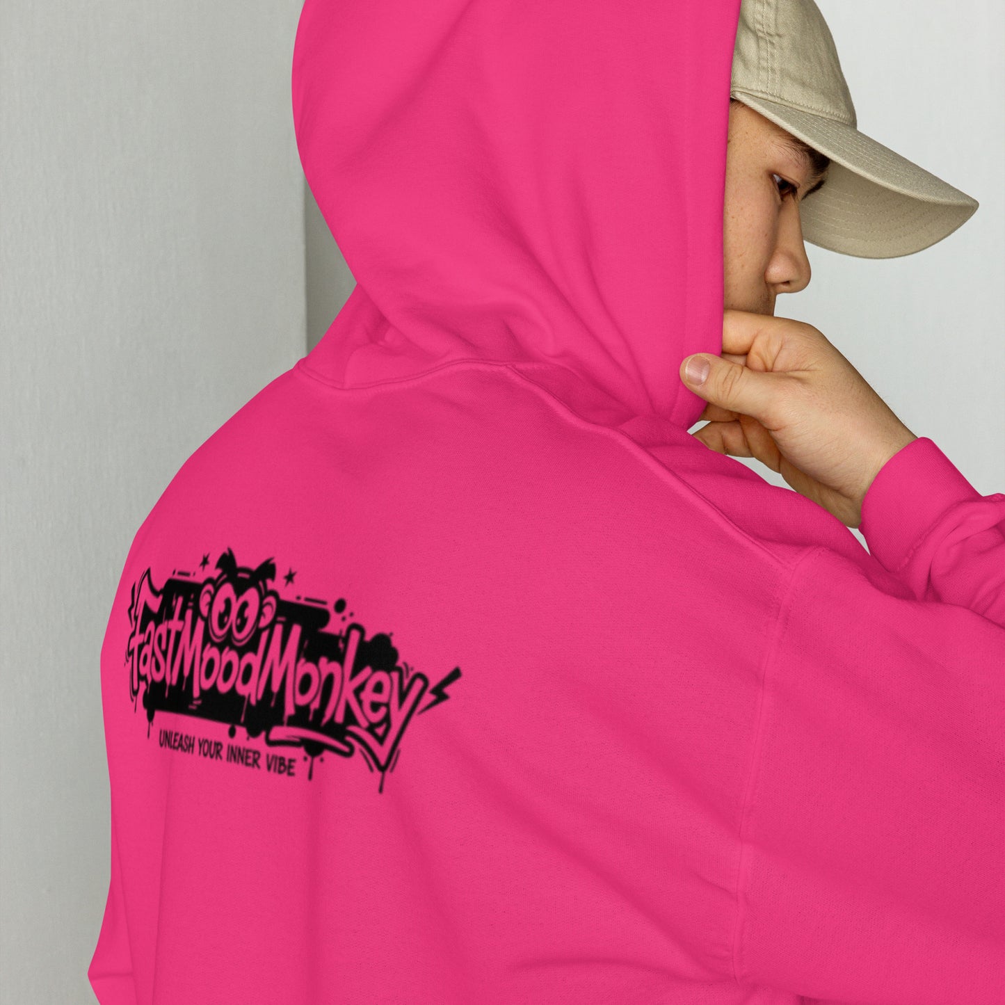 Sweat à capuche oversize rose Fast Mood Monkey, un vêtement streetwear unisexe qui incarne le mood 'Unleash your inner vibe' avec son logo de singe graphique dans le dos