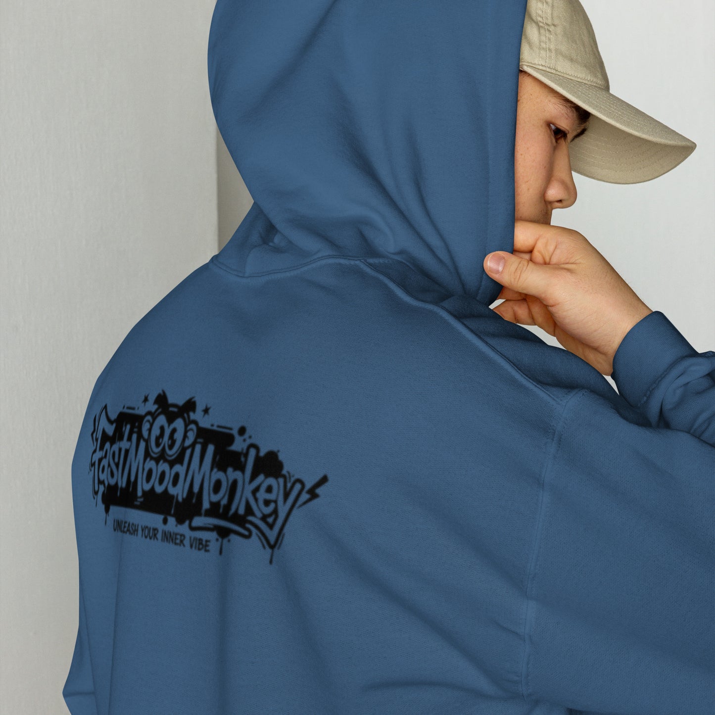 Sweat à capuche oversize bleu roi Fast Mood Monkey, un vêtement streetwear unisexe qui incarne le mood 'Unleash your inner vibe' avec son logo de singe graphique dans le dos